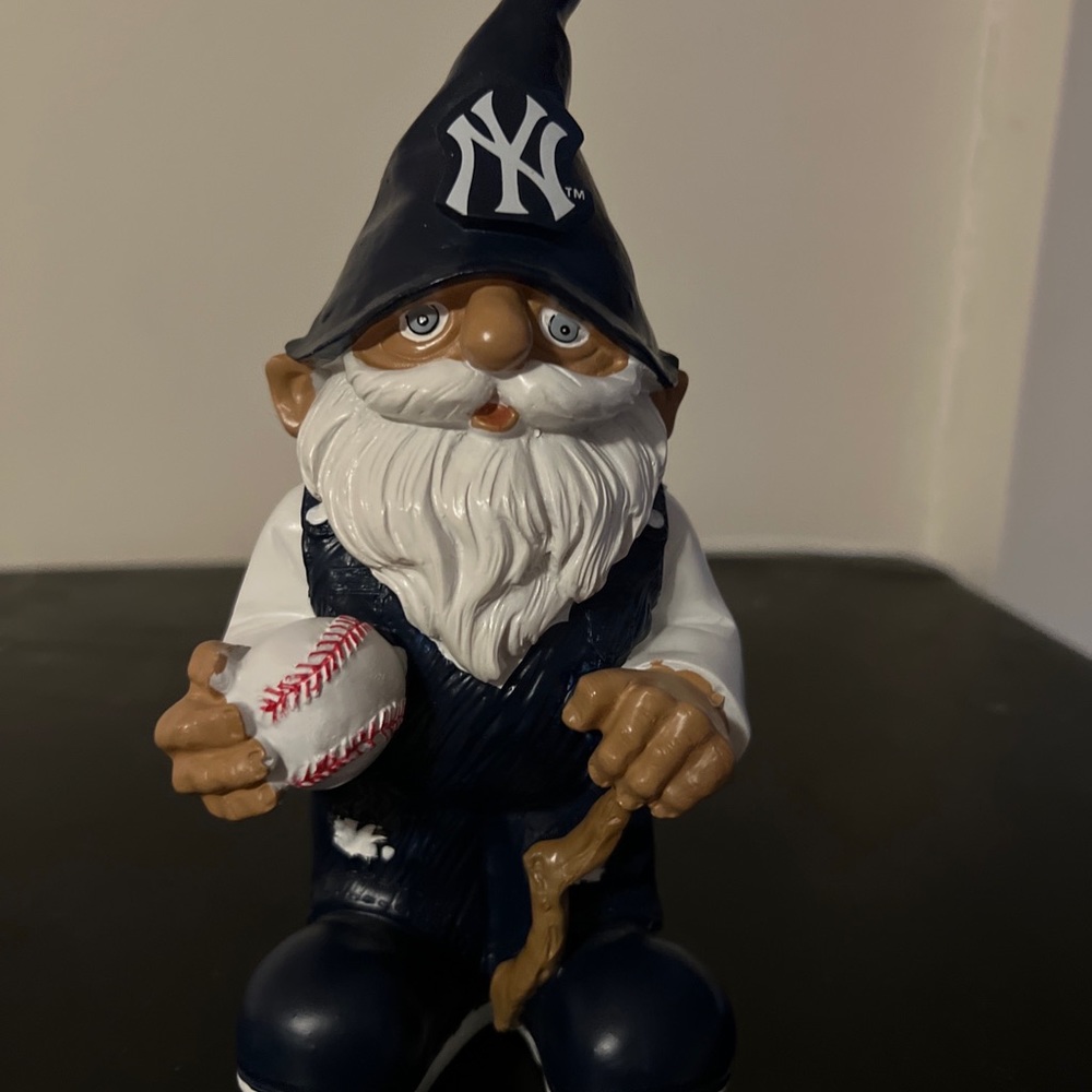 7’ Yankees Collectable Gnome
